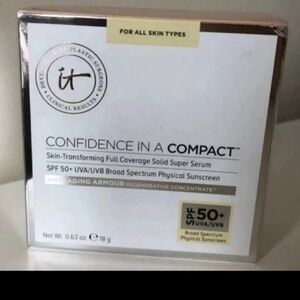 It Cosmetics Confidence In A Compact SPF 50+ Solid Serum Foundation - MEDIUM